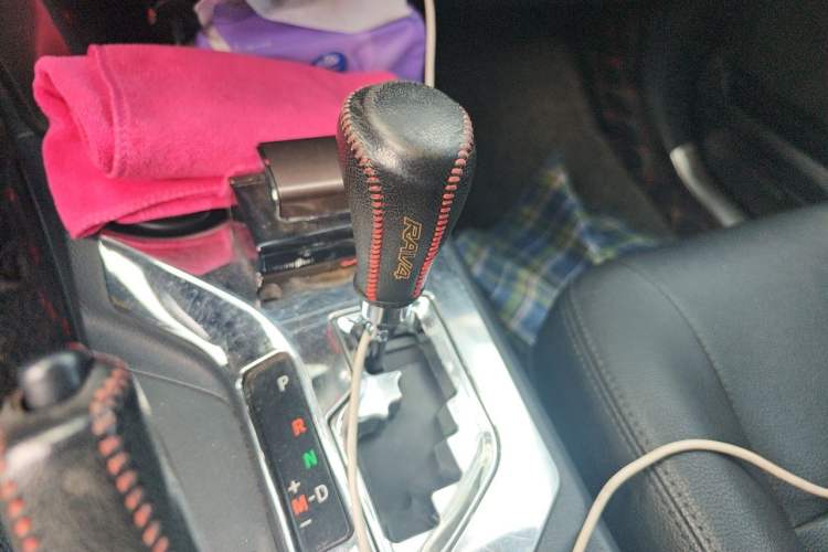Used Toyota RAV4 2015 2.0L CVT Two-Wheel Drive Fashion Edition Gear Lever