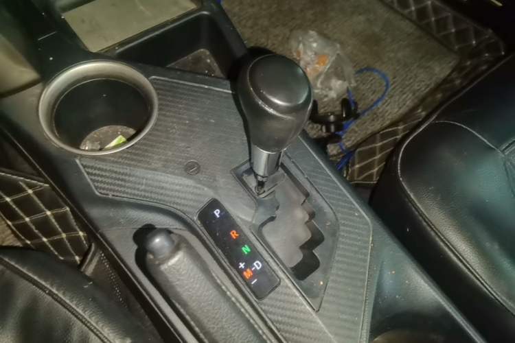 Used Toyota RAV4 2015 2.0L CVT Two-Wheel Drive Fashion Edition Gear Lever