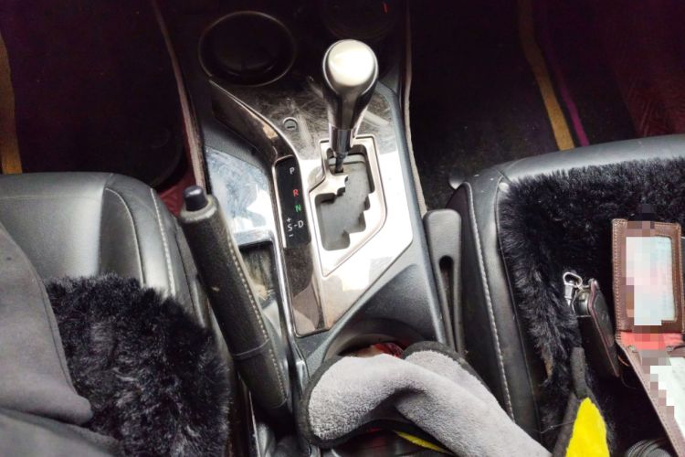 Used Toyota RAV4 2015 2.5L Automatic 4x4 Elite Edition Gear Lever