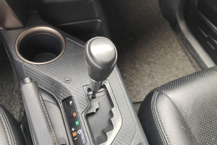 Used Toyota RAV4 2015 2.0L CVT Two-Wheel Drive Fashion Edition Gear Lever