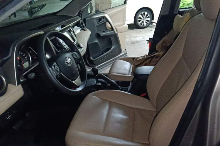 Used Toyota RAV4 2015 2.0L CVT Two-Wheel Drive Fashion Edition Left Front Seat