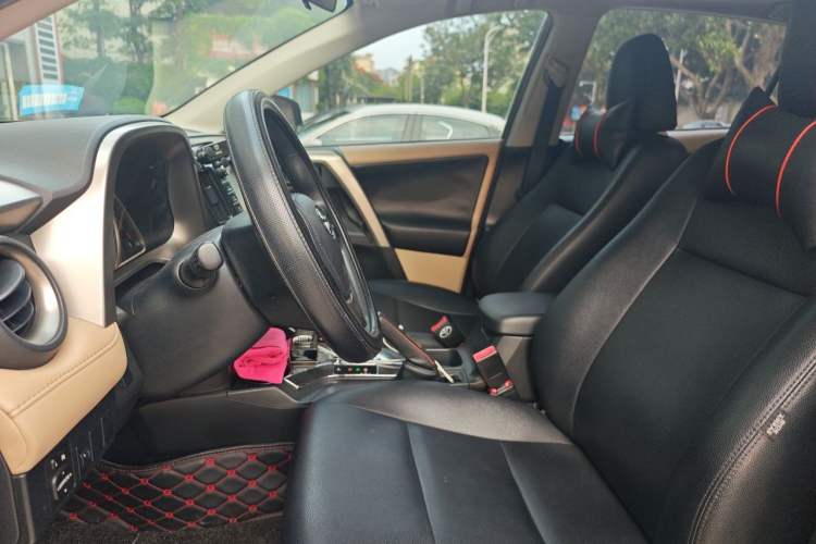 Used Toyota RAV4 2015 2.0L CVT Two-Wheel Drive Fashion Edition Left Front Seat