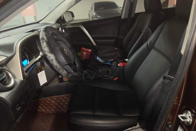 Used Toyota RAV4 2015 2.0L CVT Two-Wheel Drive Fashion Edition Left Front Seat