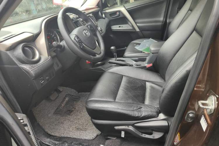 Used Toyota RAV4 2015 2.0L CVT Two-Wheel Drive Fashion Edition Left Front Seat