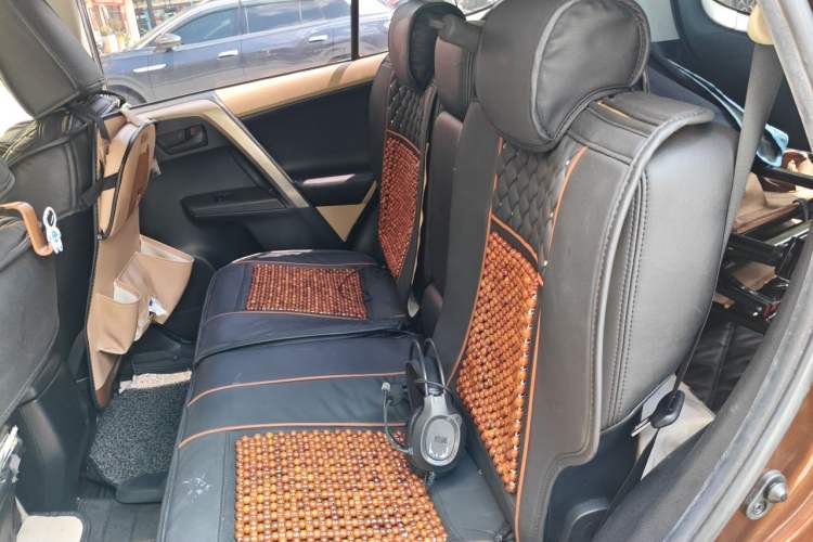Used Toyota RAV4 2015 2.0L CVT Two-Wheel Drive Urban Edition Left Rear Seat