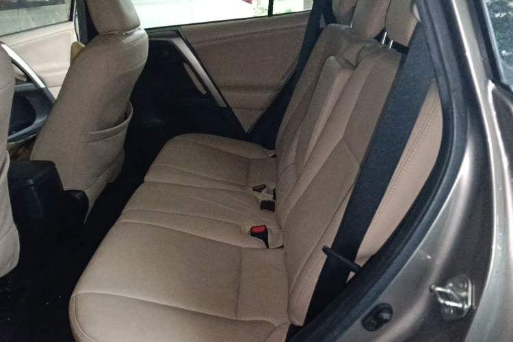Used Toyota RAV4 2015 2.0L CVT Two-Wheel Drive Fashion Edition Left Rear Seat