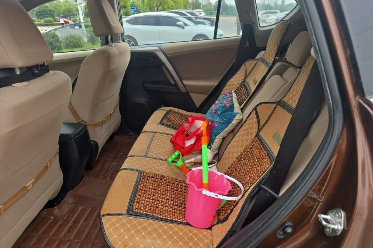 Used Toyota RAV4 2015 2.0L CVT Two-Wheel Drive Fashion Edition Left Rear Seat
