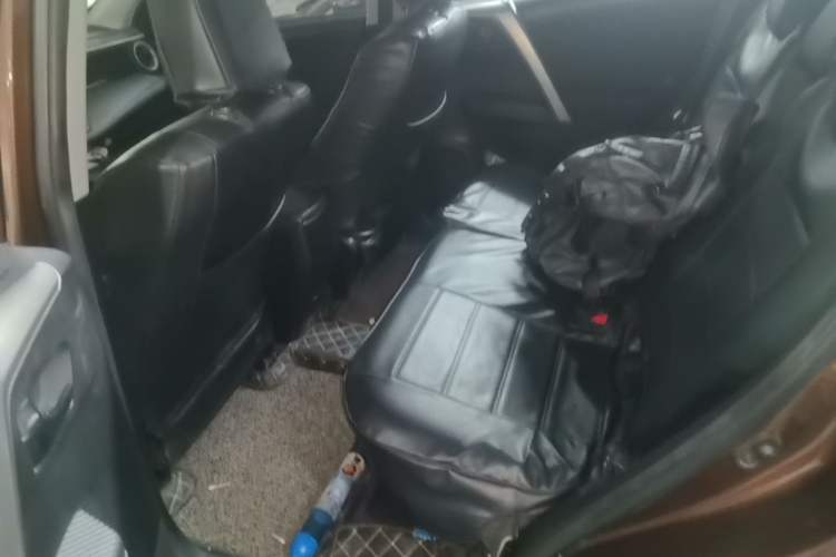 Used Toyota RAV4 2015 2.0L CVT Two-Wheel Drive Fashion Edition Left Rear Seat