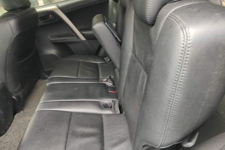Used Toyota RAV4 2015 2.0L CVT Two-Wheel Drive Fashion Edition Left Rear Seat