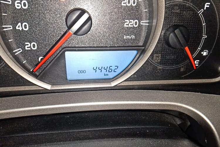 Used Toyota RAV4 2015 2.0L CVT Two-Wheel Drive Fashion Edition Odometer Close Up