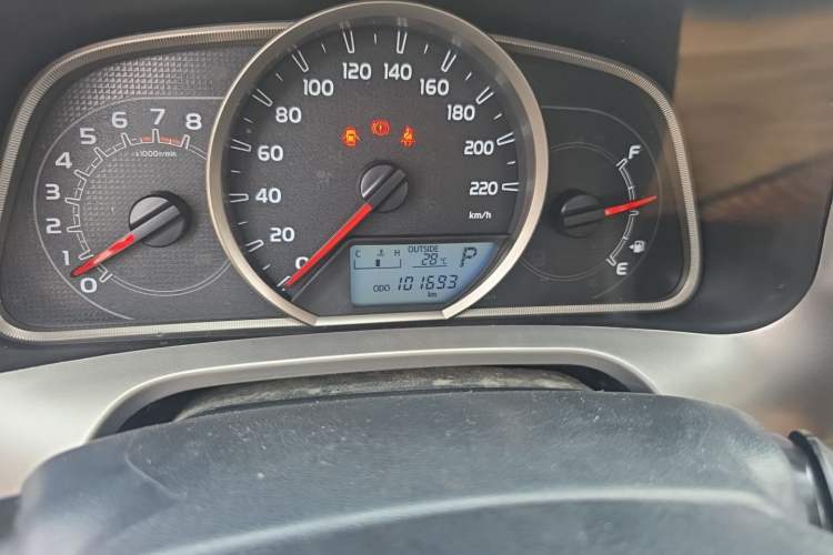 Used Toyota RAV4 2015 2.0L CVT Two-Wheel Drive Fashion Edition Odometer Close Up