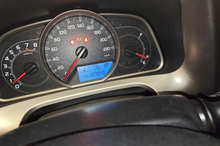 Used Toyota RAV4 2015 2.0L CVT Two-Wheel Drive Fashion Edition Odometer Close Up
