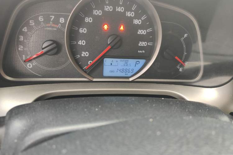 Used Toyota RAV4 2015 2.0L CVT Two-Wheel Drive Fashion Edition Odometer Close Up