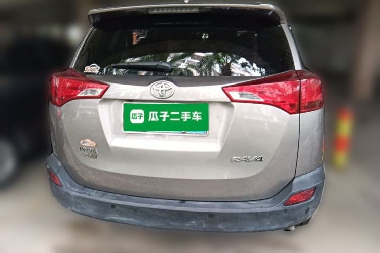 Used Toyota RAV4 2015 2.0L CVT Two-Wheel Drive Fashion Edition Rear