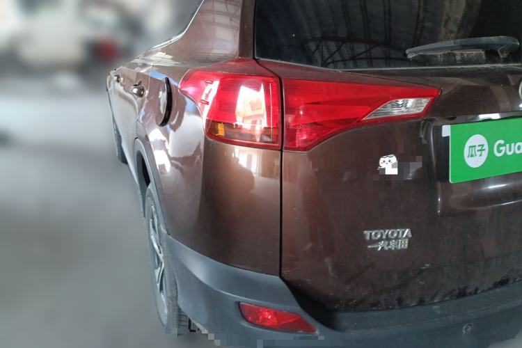 Used Toyota RAV4 2015 2.0L CVT Two-Wheel Drive Fashion Edition Rear Left 45 Deg