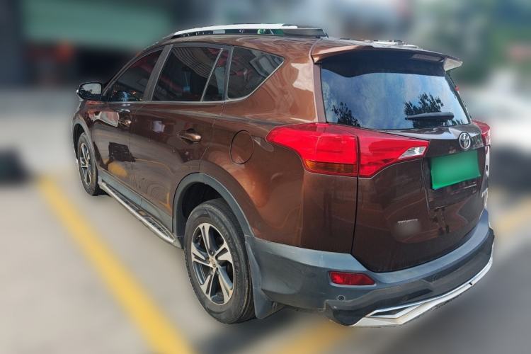 Used Toyota RAV4 2015 2.0L CVT Two-Wheel Drive Fashion Edition Rear Left 45 Deg