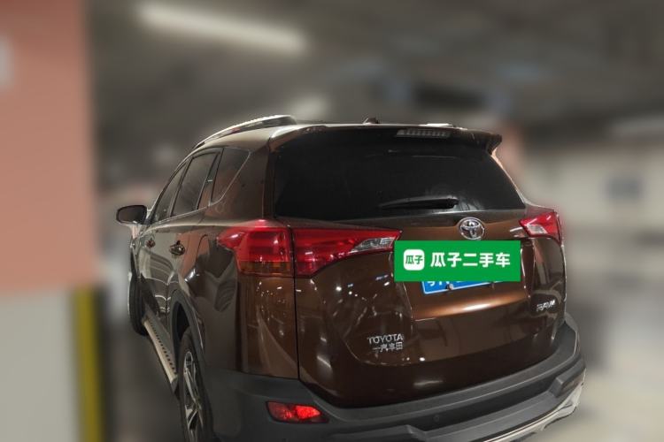 Used Toyota RAV4 2015 2.0L CVT Two-Wheel Drive Fashion Edition Rear Left 45 Deg