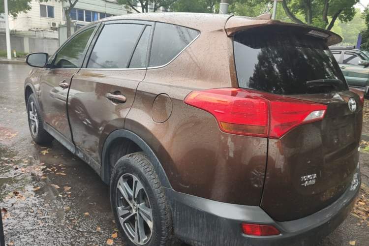 Used Toyota RAV4 2015 2.0L CVT Two-Wheel Drive Fashion Edition Rear Left 45 Deg