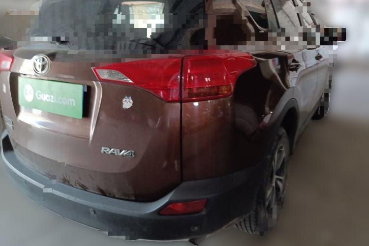 Used Toyota RAV4 2015 2.0L CVT Two-Wheel Drive Fashion Edition Rear Right 45 Deg