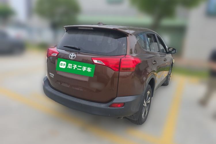 Used Toyota RAV4 2015 2.0L CVT Two-Wheel Drive Fashion Edition Rear Right 45 Deg