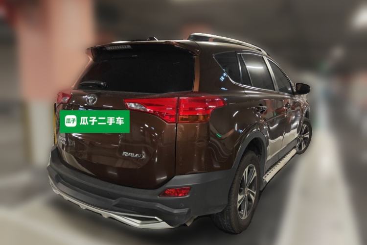 Used Toyota RAV4 2015 2.0L CVT Two-Wheel Drive Fashion Edition Rear Right 45 Deg
