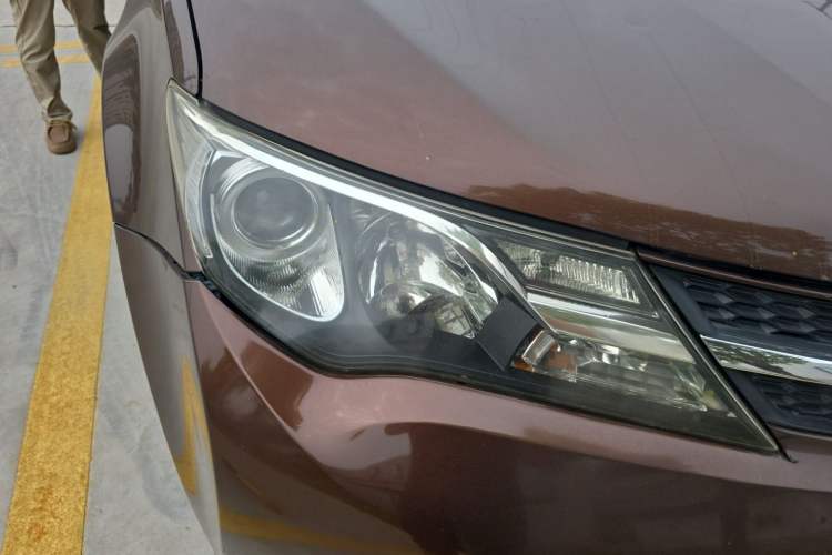 Used Toyota RAV4 2015 2.0L CVT Two-Wheel Drive Fashion Edition Right Front Headlight