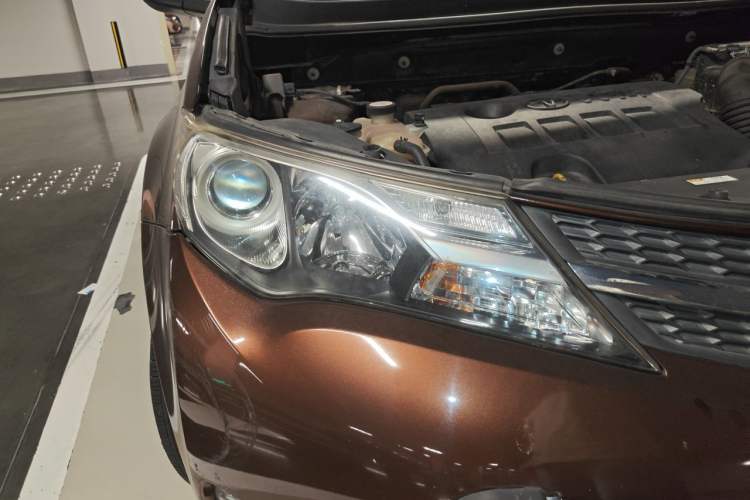 Used Toyota RAV4 2015 2.0L CVT Two-Wheel Drive Fashion Edition Right Front Headlight
