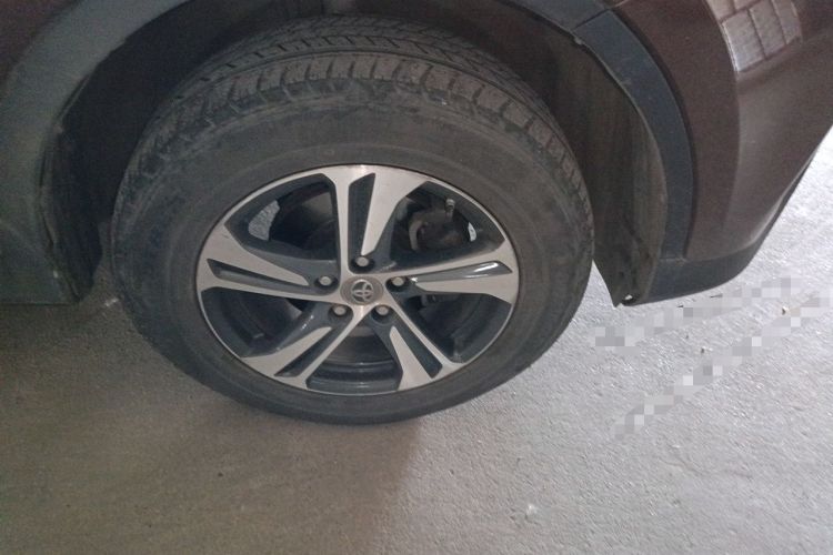 Used Toyota RAV4 2015 2.0L CVT Two-Wheel Drive Fashion Edition Right Front Wheel Hub
