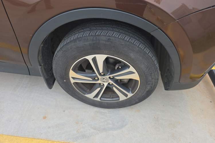 Used Toyota RAV4 2015 2.0L CVT Two-Wheel Drive Fashion Edition Right Front Wheel Hub