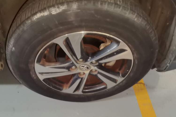 Used Toyota RAV4 2015 2.0L CVT Two-Wheel Drive Fashion Edition Right Front Wheel Hub