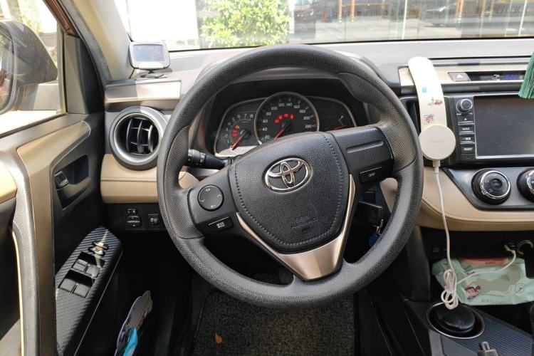 Used Toyota RAV4 2015 2.0L CVT Two-Wheel Drive Urban Edition Steering Wheel