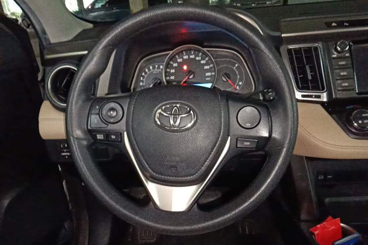 Used Toyota RAV4 2015 2.0L CVT Two-Wheel Drive Fashion Edition Steering Wheel