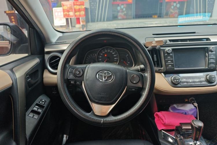 Used Toyota RAV4 2015 2.0L CVT Two-Wheel Drive Fashion Edition Steering Wheel