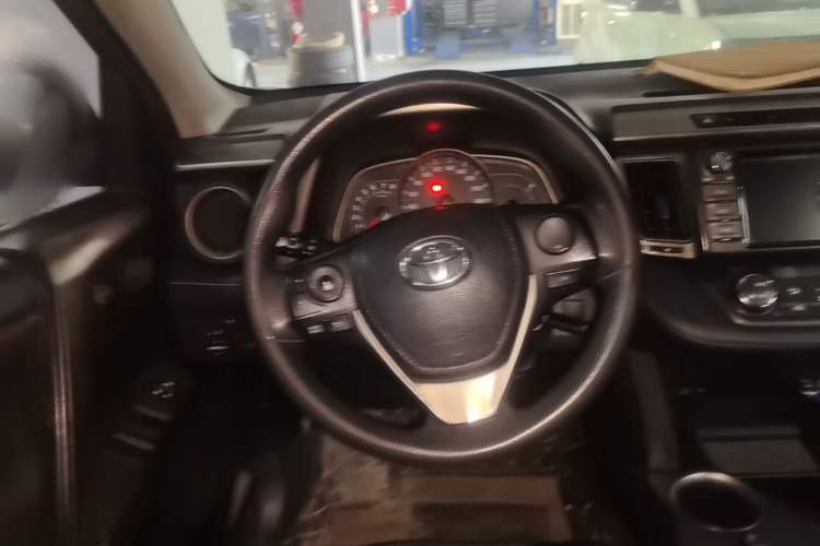 Used Toyota RAV4 2015 2.0L CVT Two-Wheel Drive Fashion Edition Steering Wheel