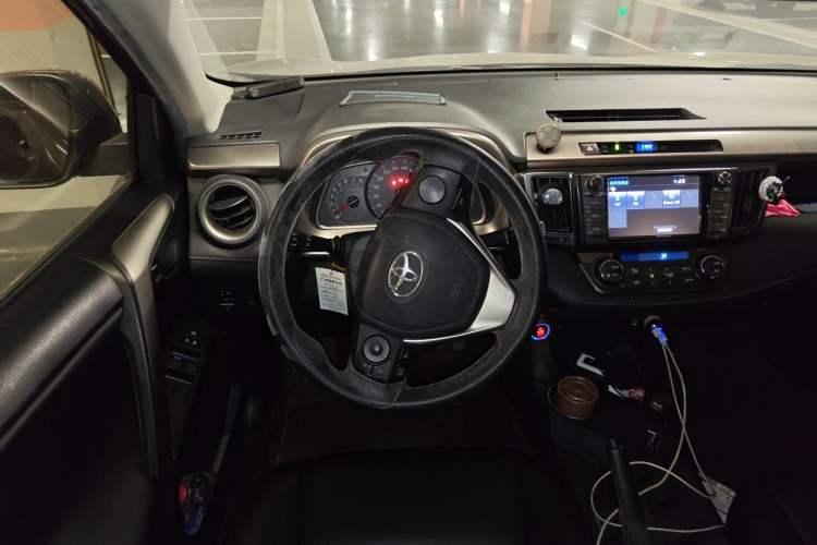 Used Toyota RAV4 2015 2.0L CVT Two-Wheel Drive Fashion Edition Steering Wheel