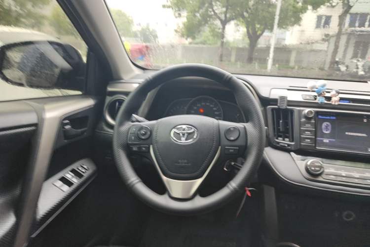 Used Toyota RAV4 2015 2.0L CVT Two-Wheel Drive Fashion Edition Steering Wheel