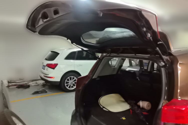 Used Toyota RAV4 2015 2.0L CVT Two-Wheel Drive Fashion Edition Trunk