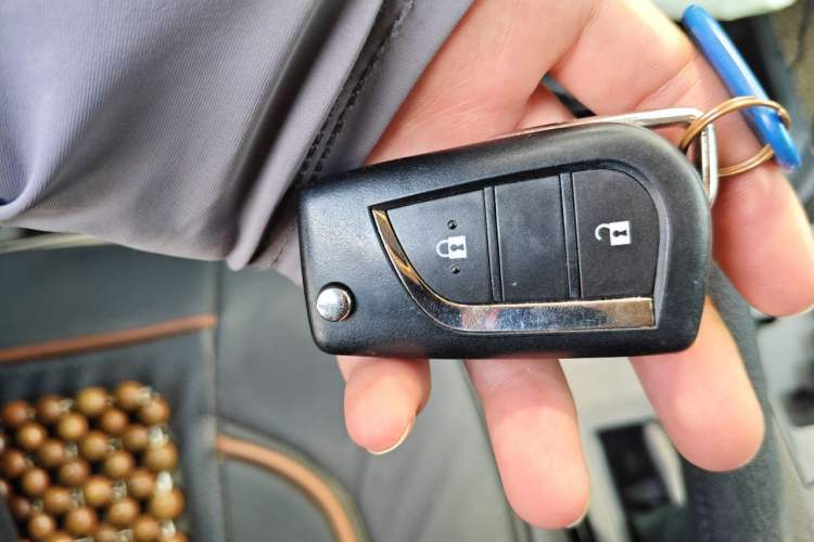 Used Toyota RAV4 2015 2.0L CVT Two-Wheel Drive Urban Edition Vehicle Key