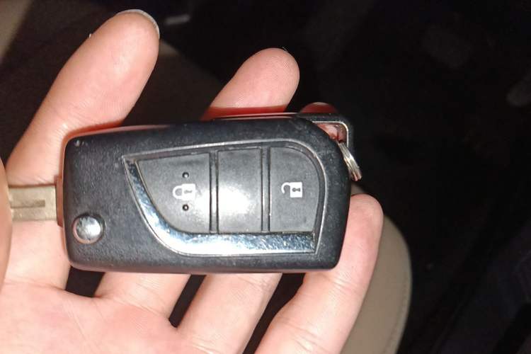 Used Toyota RAV4 2015 2.0L CVT Two-Wheel Drive Fashion Edition Vehicle Key