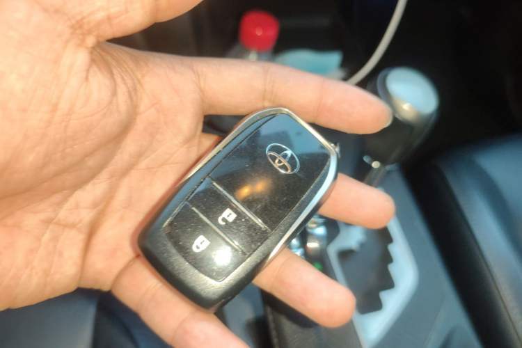 Used Toyota RAV4 2015 2.5L Automatic 4x4 Elite Edition Vehicle Key