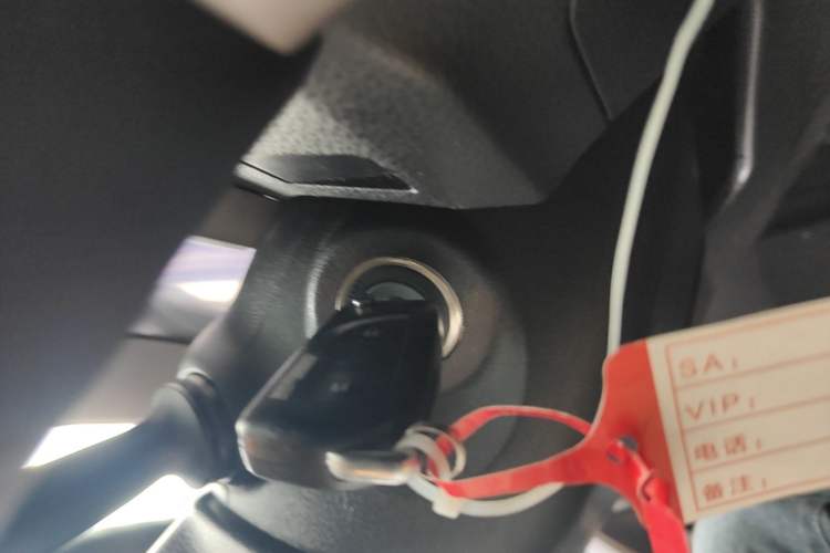 Used Toyota RAV4 2015 2.0L CVT Two-Wheel Drive Fashion Edition Vehicle Key