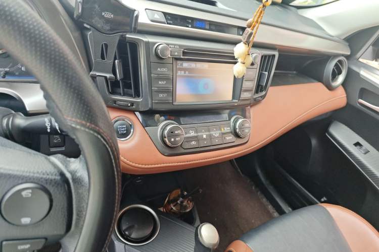Used Toyota RAV4 2015 2.5L Automatic 4x4 Prestige Edition Audio And AC Panel