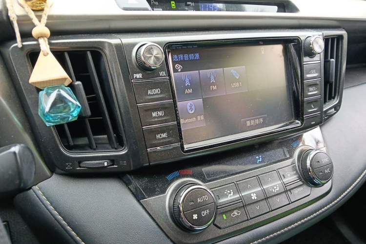 Used Toyota RAV4 2015 2.0L CVT Two-Wheel Drive Fashion Edition Audio And AC Panel