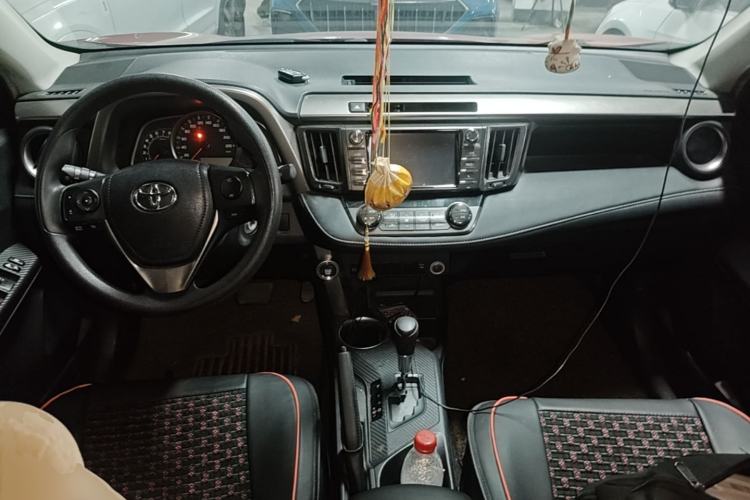 Used Toyota RAV4 2015 2.0L CVT Two-Wheel Drive Fashion Edition Center Console