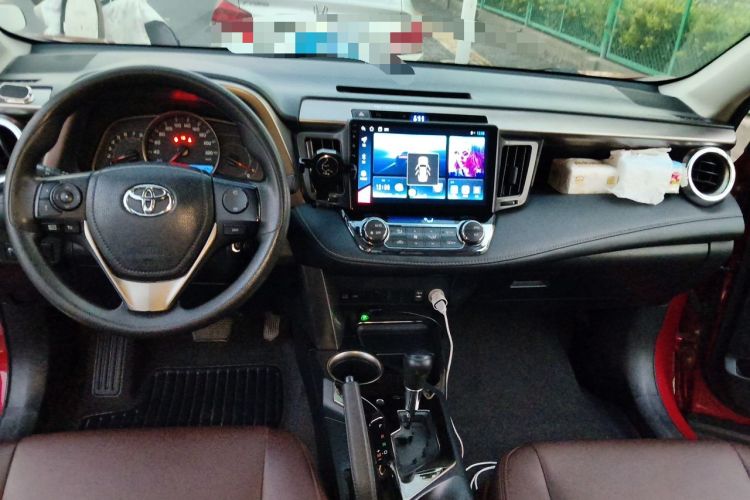 Used Toyota RAV4 2015 2.0L CVT Two-Wheel Drive Fashion Edition Center Console