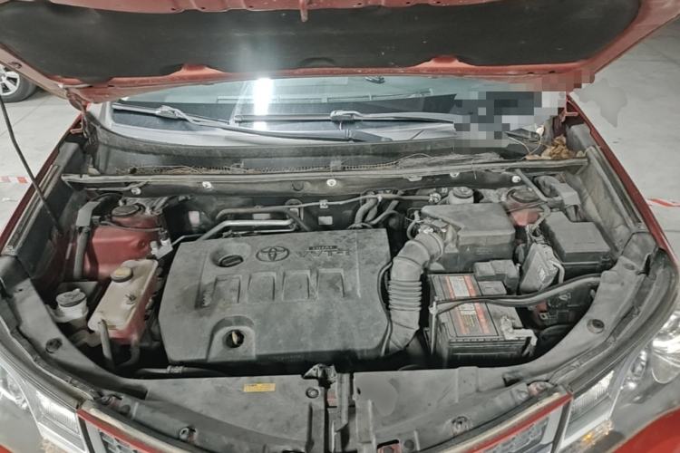 Used Toyota RAV4 2015 2.0L CVT Two-Wheel Drive Fashion Edition Engine Bay