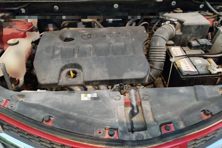Used Toyota RAV4 2015 2.0L CVT Two-Wheel Drive Fashion Edition Engine Bay