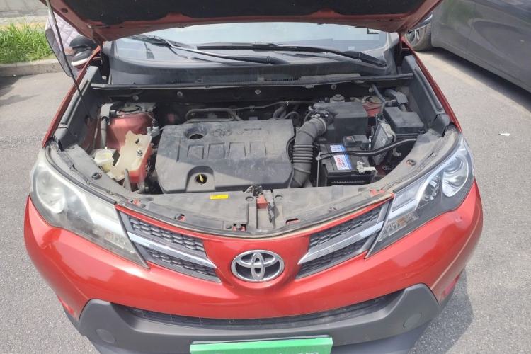 Used Toyota RAV4 2015 2.0L CVT Four-Wheel Drive New Edition Engine Bay