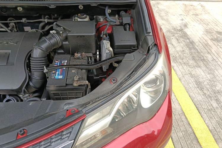 Used Toyota RAV4 2015 2.0L CVT Two-Wheel Drive Fashion Edition Engine Bay Left