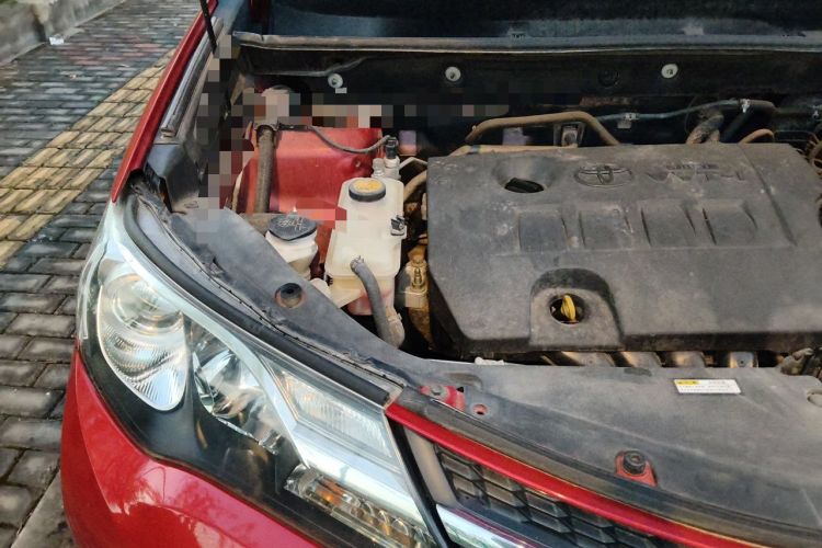 Used Toyota RAV4 2015 2.0L CVT Two-Wheel Drive Fashion Edition Engine Bay Right